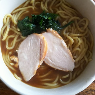 魚介醤油ラーメンのチキン&ほうれん草